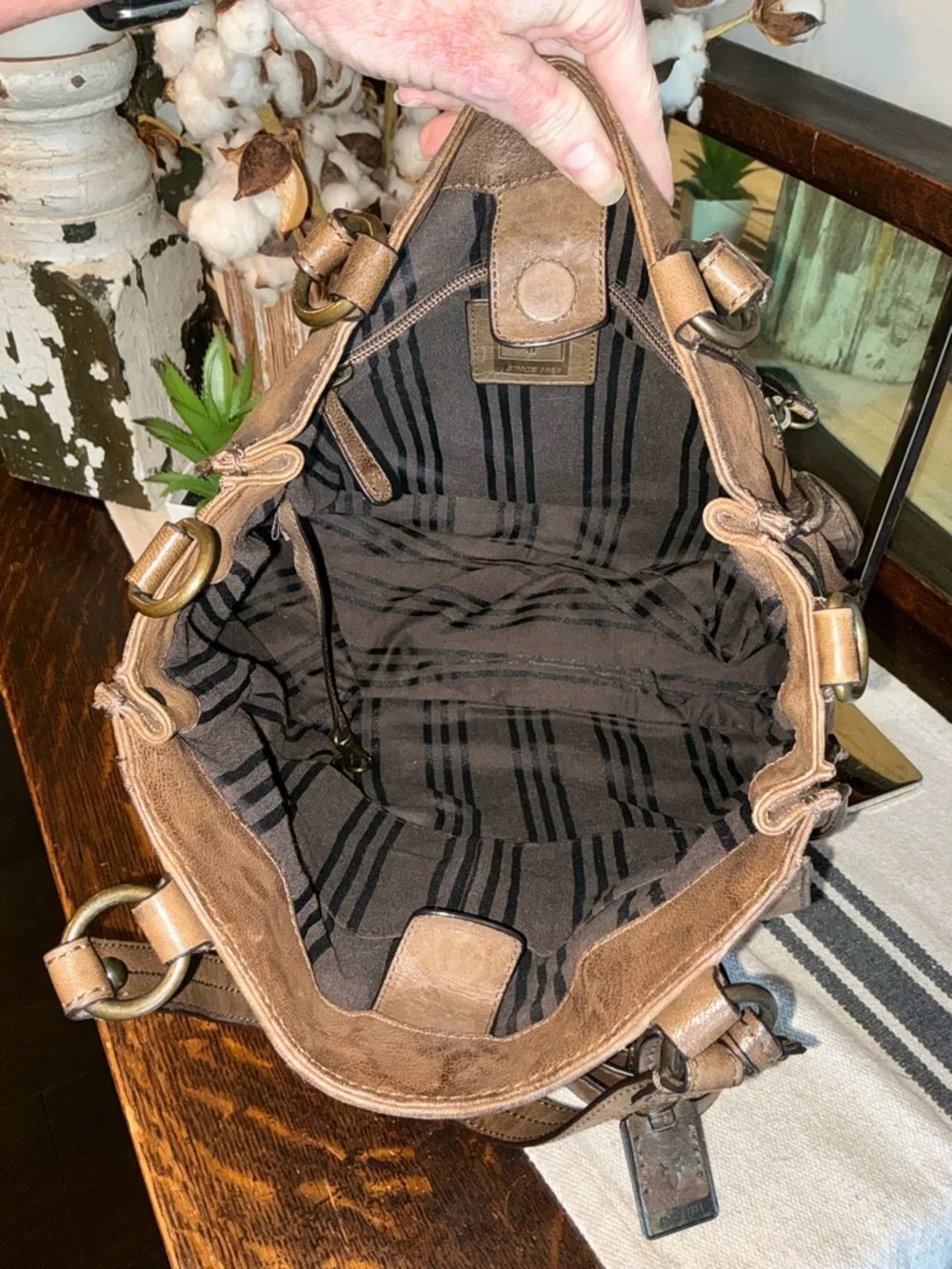 RARE Frye Leather Cameron Magazine Crossbody Tote Shoulder Bag Taupe Retail $438 - Picture 11 of 12